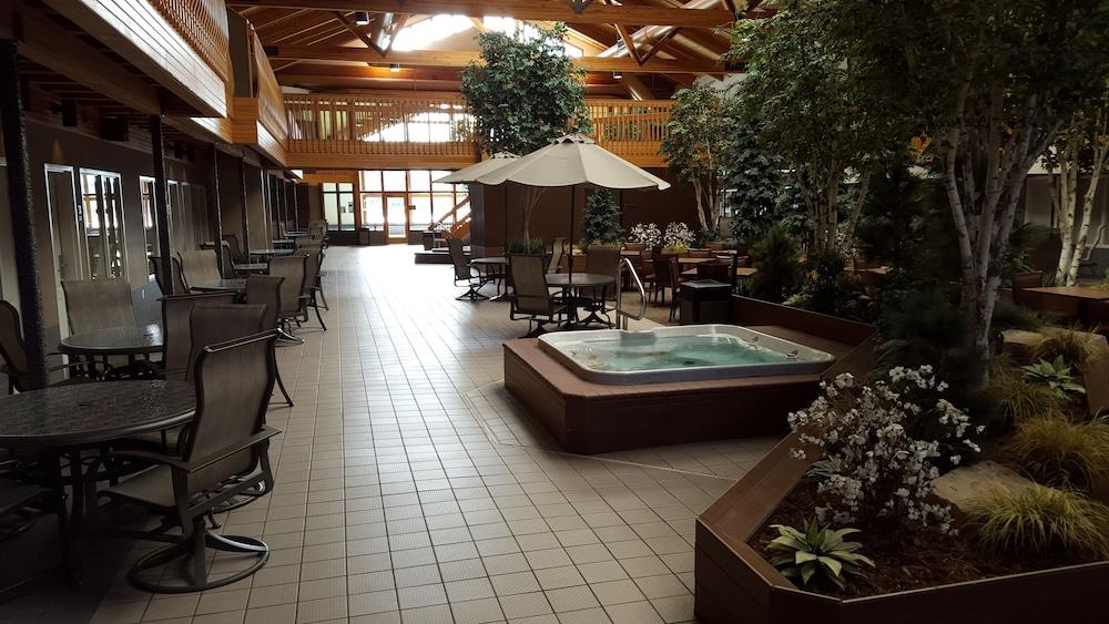 C'Mon Inn & Suites Фарго Экстерьер фото