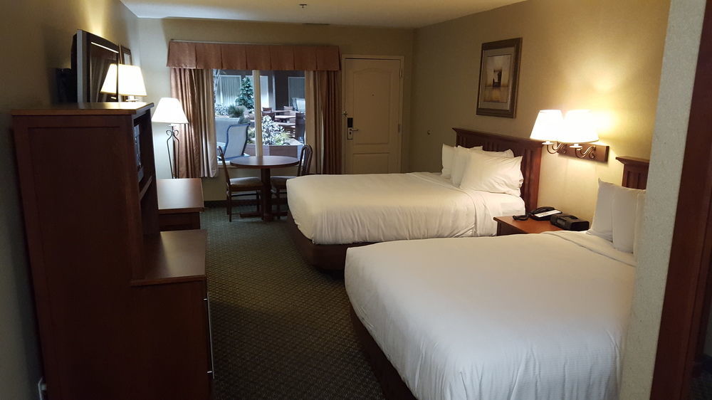 C'Mon Inn & Suites Фарго Экстерьер фото