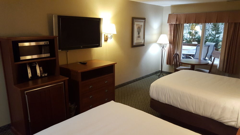 C'Mon Inn & Suites Фарго Экстерьер фото