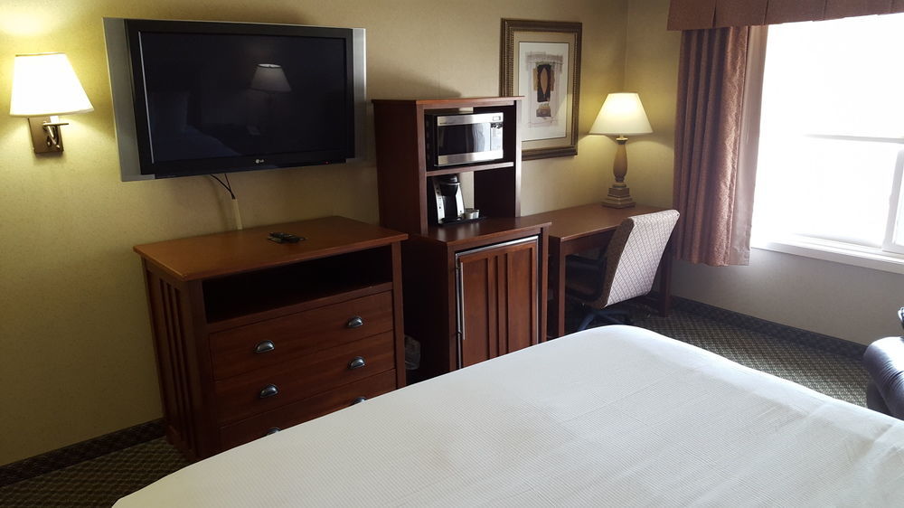 C'Mon Inn & Suites Фарго Экстерьер фото